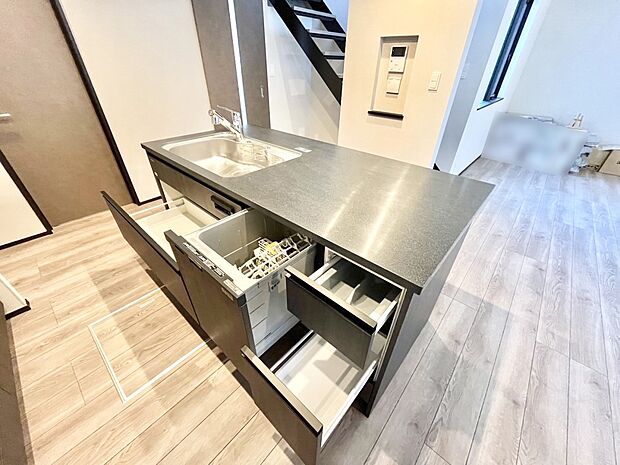 使いやすさを優先したスライド式収納タイプ!