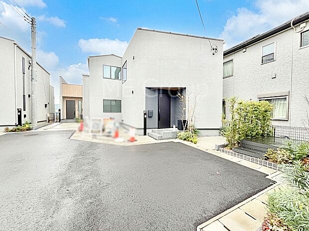 洗練された外観、上質な住空間が広がる室内は永く安心して過ごせる住居です。