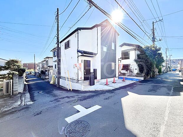 角地なので日当たりも良く、お家が堂々として見えます。