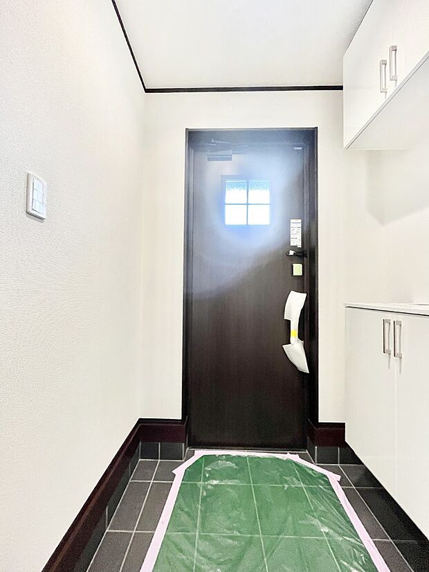 明るい玄関はお客様をお出迎えするのにぴったりです