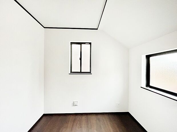 窓からのやさしい光が心地よいプライベートルーム