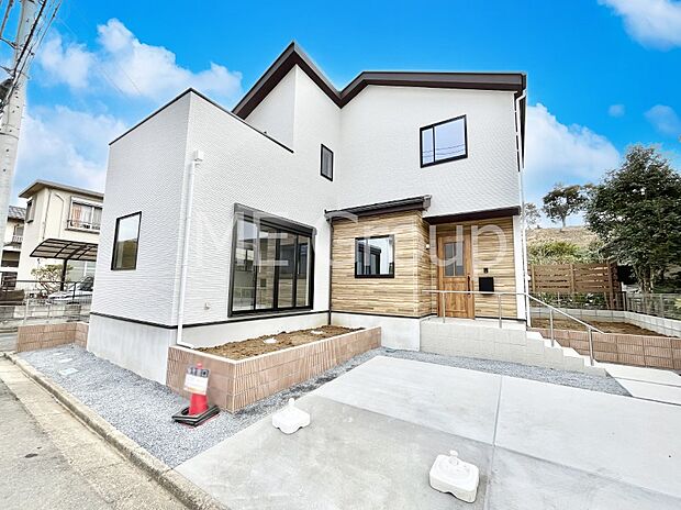 たっぷりの陽光と心地よい風が舞い込む住まい　