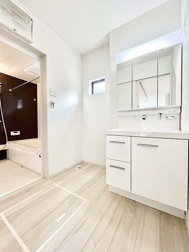 身支度もスムーズにおこなえる脱衣場      