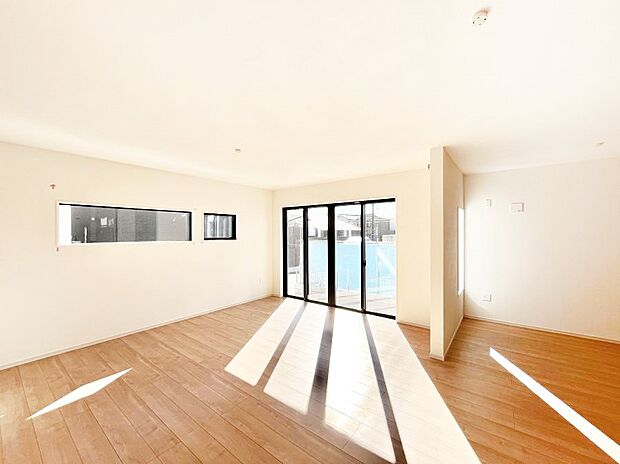 家族団らんの時間も増えそうなくつろぎのリビングダイニング。   