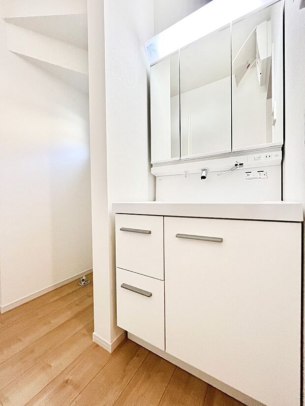 収納力と機能性に優れた洗面化粧台  