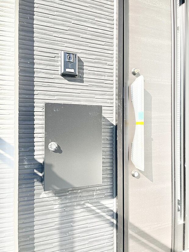 シンプルデザインのポスト。