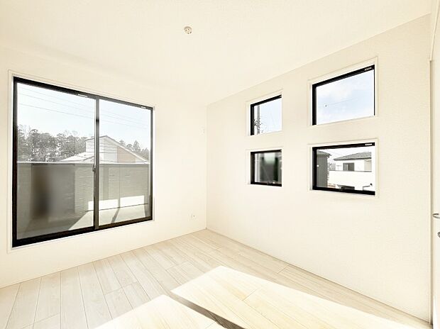 明るいバルコニーサイドに洋室を設置。目覚めの良い寝室に。