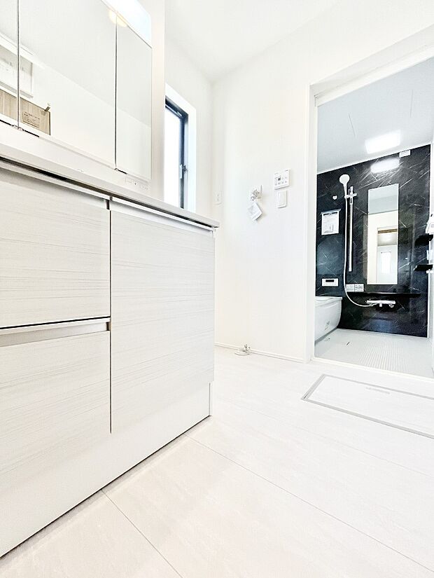 清潔感のある快適空間です。毎日の身支度も気持ち良くお使い頂けます！ 