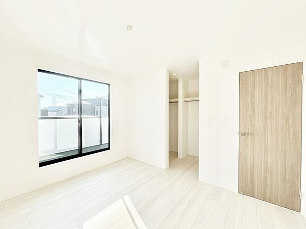 大容量の収納力が嬉しいWIC付きのお部屋でゆったりリラックスタイムが過ごせます！