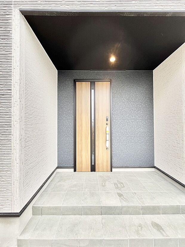 大切な家族、来客を出迎える玄関。