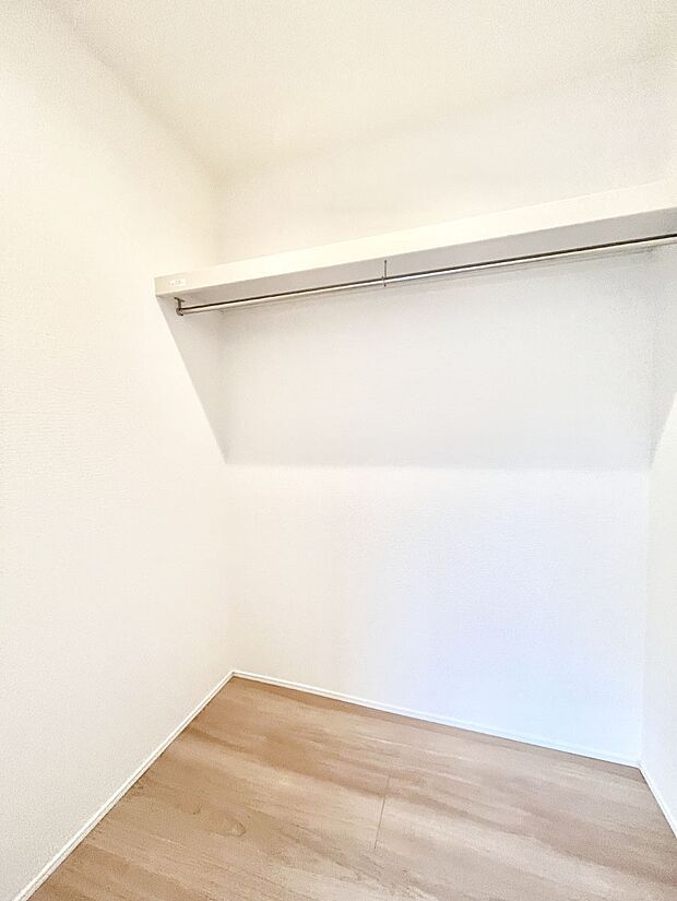 ウォークインクローゼット付きで生活空間を広く利用できます。