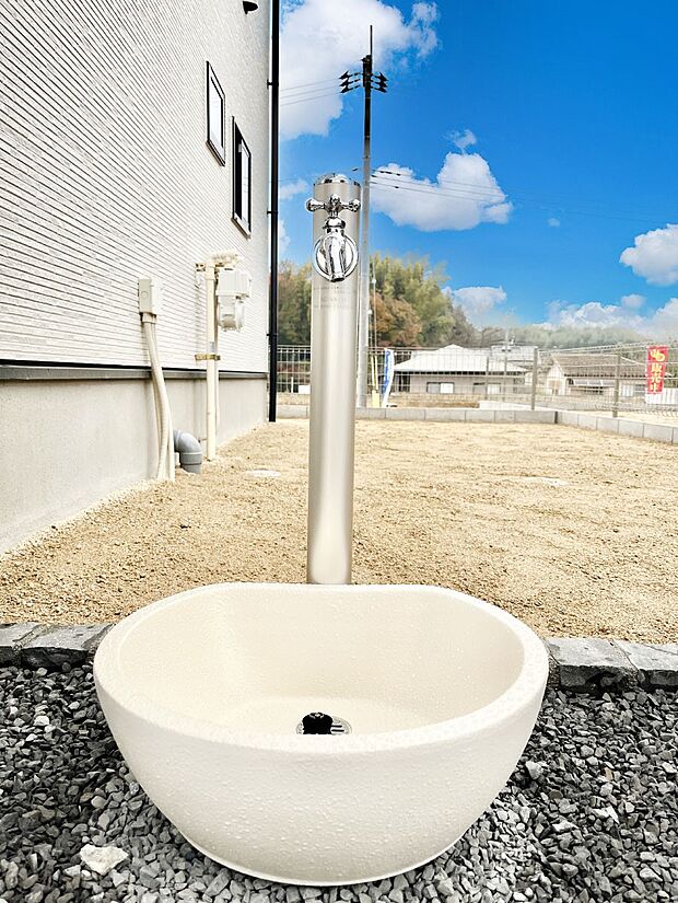 外水栓があると、庭のお手入れやちょっとした手洗い・洗車に便利です!