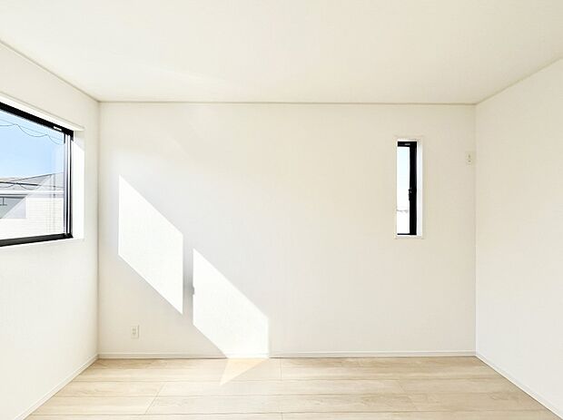 窓からのやさしい光が心地よいプライベートルーム