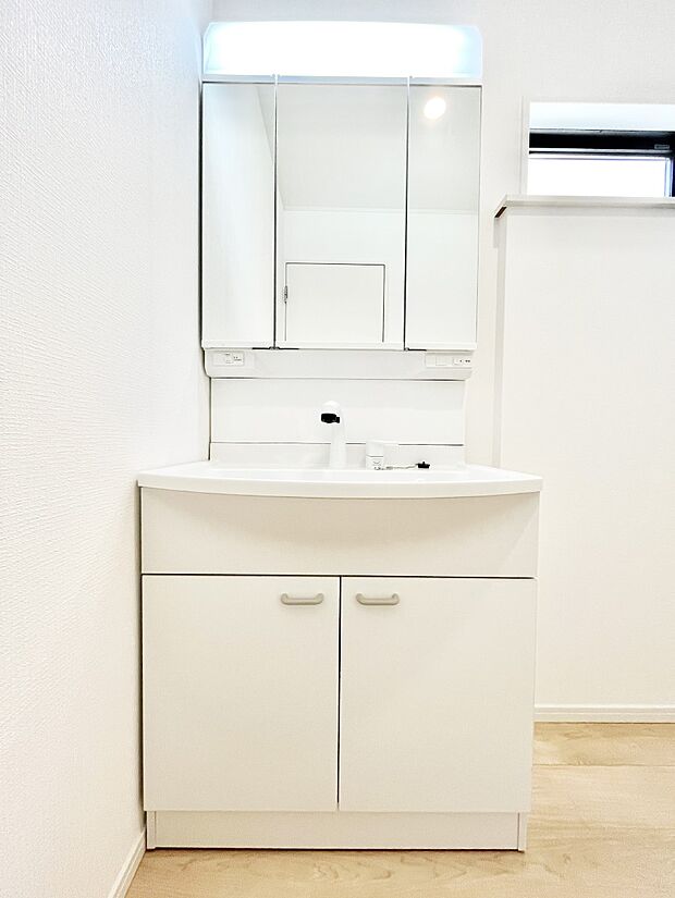 収納力と機能性に優れた洗面化粧台