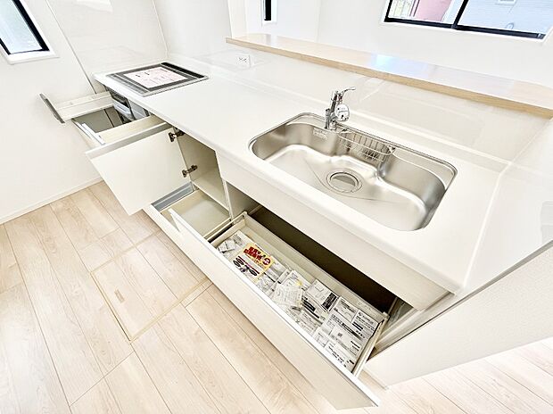 使いやすさを優先したスライド式収納タイプ！