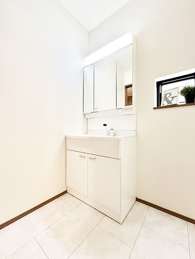 収納力と機能性に優れた洗面化粧台