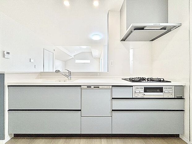 広々とした使い勝手の良いキッチンで日々のお料理も楽しくなりそう