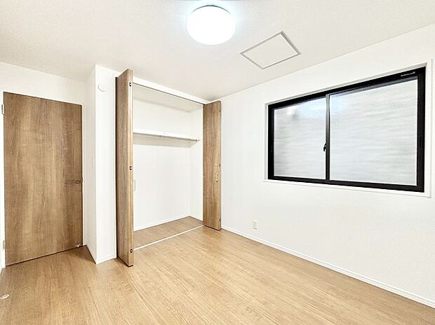 使いやすい形でベットや家具の置き方にも困ることもありません。