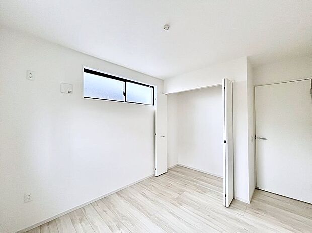 使いやすい形でベットや家具の置き方にも困ることもありません。