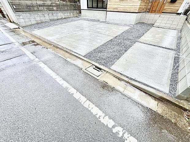 並列2台駐車可能なゆとりのカースペース 