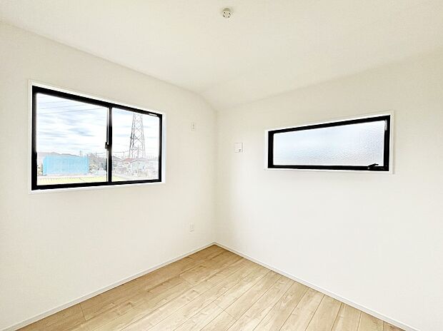 窓からのやさしい光が心地よいプライベートルーム