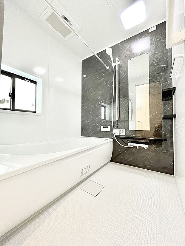 浴室乾燥機付きのバスルームでいつでも快適なバスタイムが楽しめます！