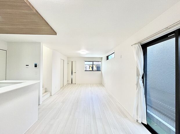 家族の笑顔が自然と生まれてくる、そんな雰囲気のダイニングに仕上がっています