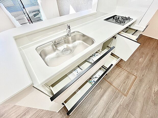 使いやすさを優先したスライド式収納タイプ！