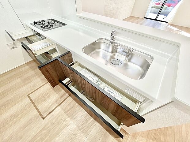 使いやすさを優先したスライド式収納タイプ!