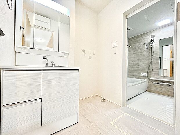 清潔感のある快適空間です。毎日の身支度も気持ち良くお使い頂けます。