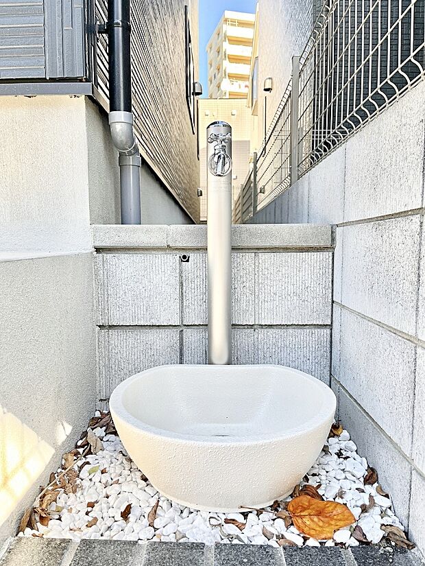 外水栓があると、庭のお手入れやちょっとした手洗い・洗車に便利です!