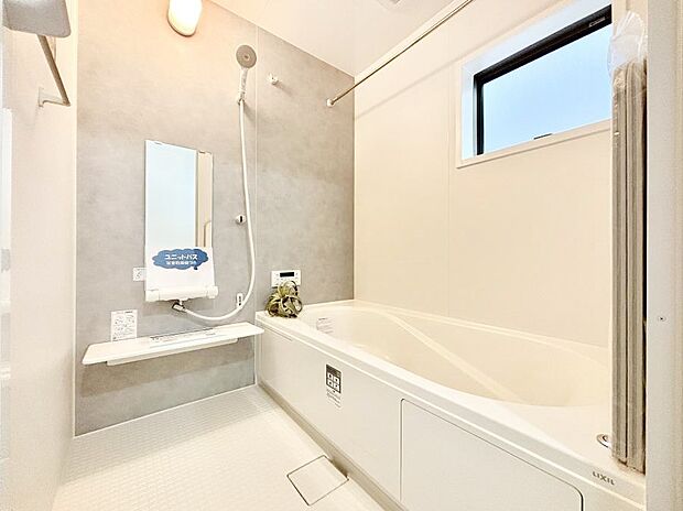 落ち着いた雰囲気でゆっくりお寛ぎいただけるバスルーム