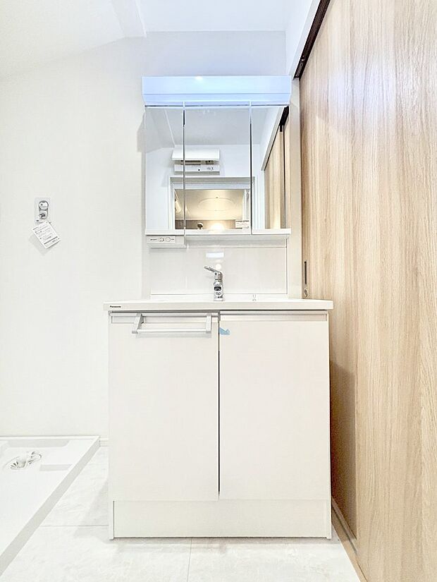 収納力と機能性に優れた洗面化粧台