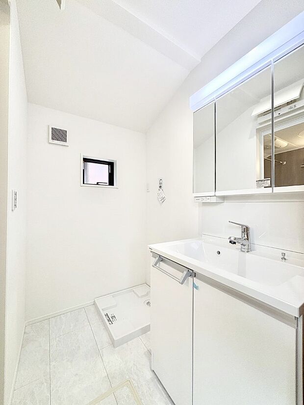 身支度もスムーズにおこなえる脱衣場。