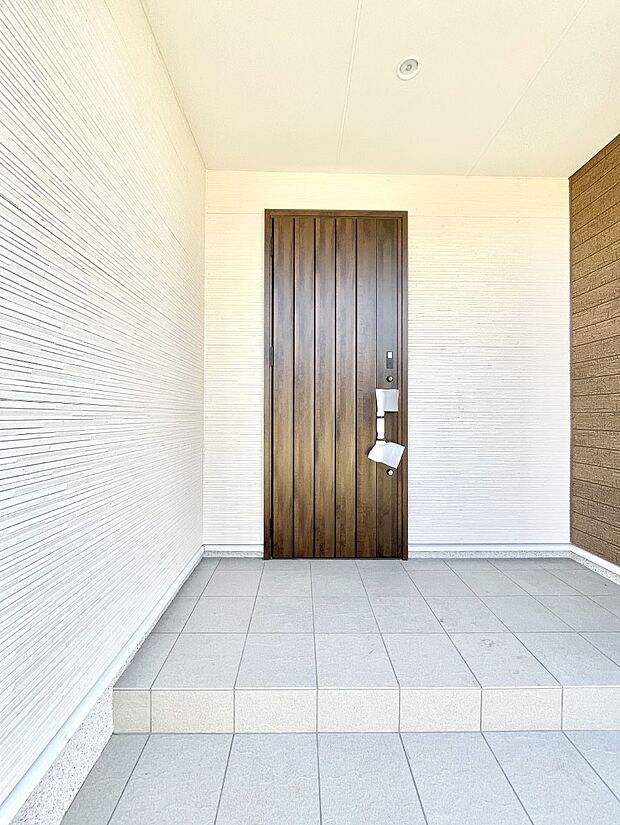 大切な家族、来客を出迎える玄関。