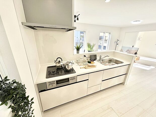 料理をしながらでもご家族との会話を楽しめる対面キッチン