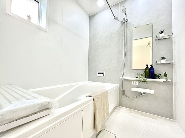 落ち着いた雰囲気でゆっくりお寛ぎいただけるバスルーム