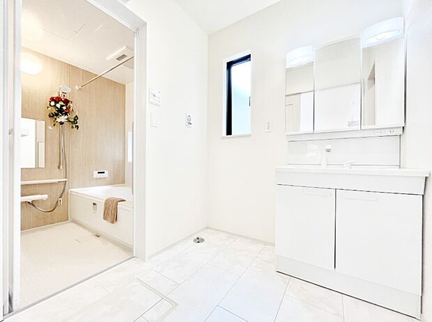 清潔感のある快適空間です。毎日の身支度も気持ち良くお使い頂けます。