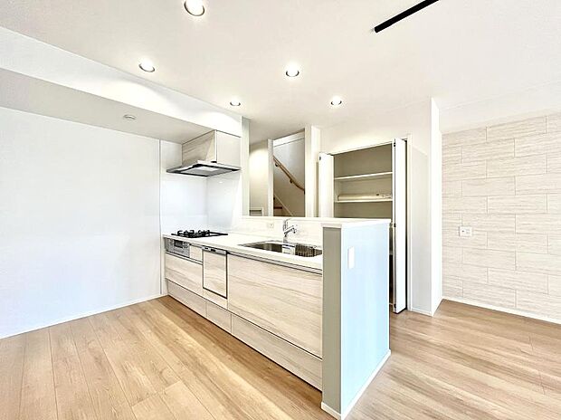 ゆとりあるキッチンではご家族と楽しくお料理ができます。