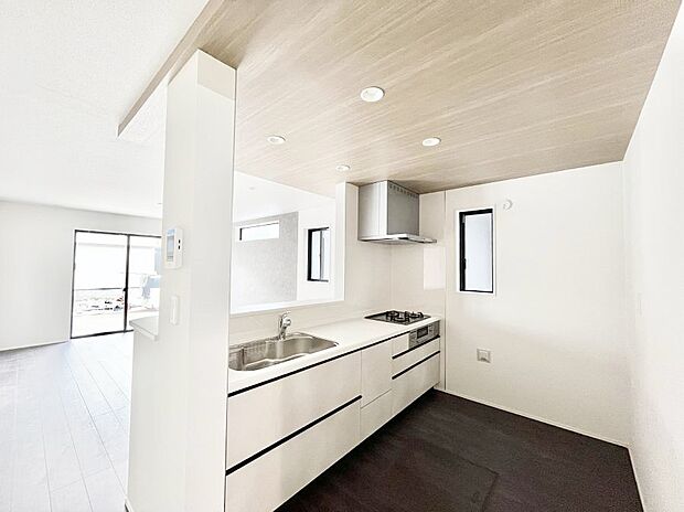 料理をしながらご家族との会話を楽しめる対面カウンターキッチン