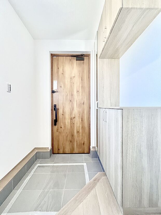 飾り棚を利用して、お越しいただくお客様をおもてなしできます。