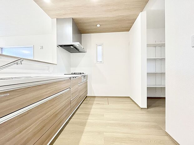 ゆとりあるキッチンではご家族と楽しくお料理ができます。