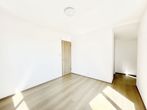 WIC(ウォークインクローゼット)があるお部屋!季節ごとの入れ替えも不要で便利です。