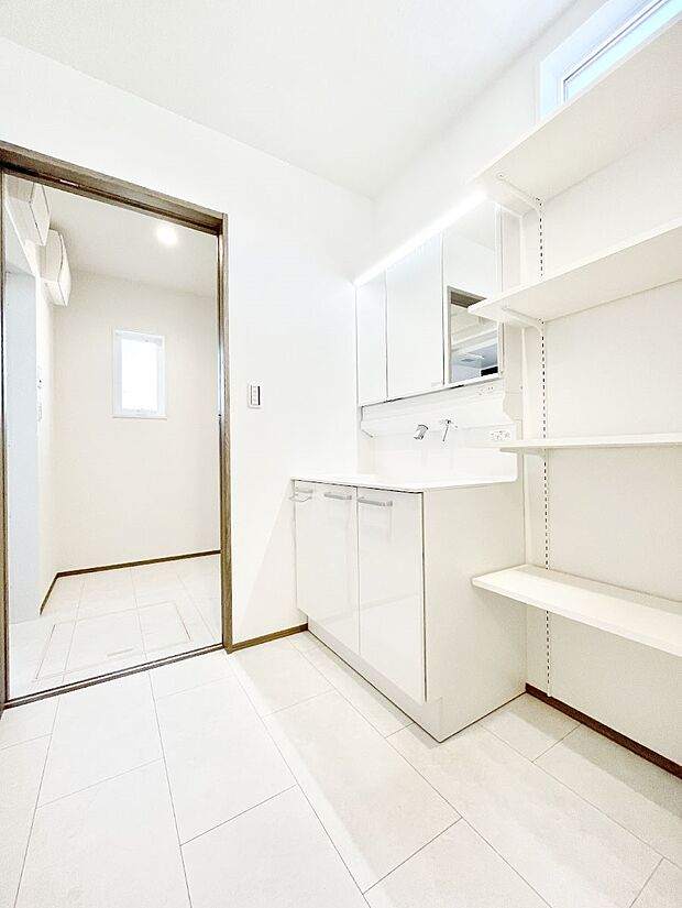 可動棚付きランドリースペース