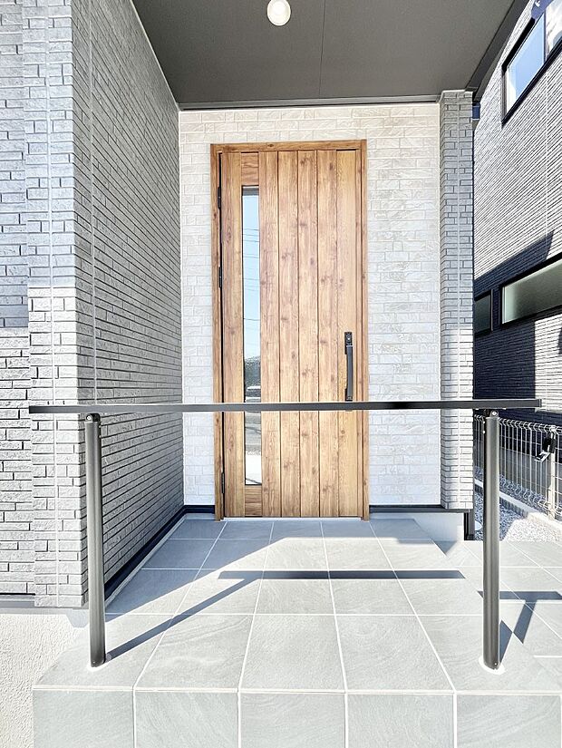 大切な家族、来客を出迎える玄関。