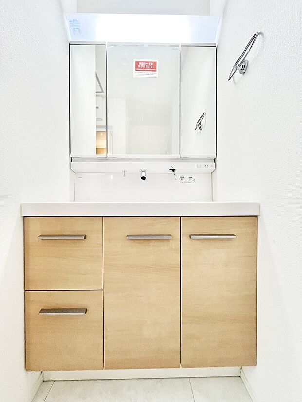 収納力と機能性に優れた洗面化粧台