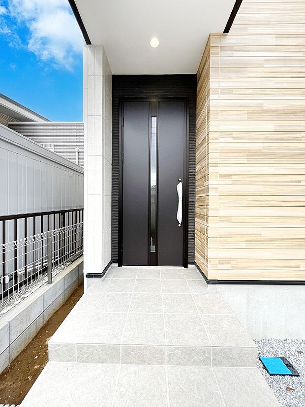 大切な家族、来客を出迎える玄関。