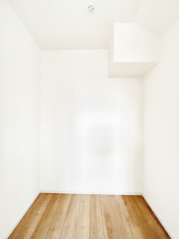 季節の衣類もスッキリ収納!大容量の収納力が魅力的なWIC付きです。