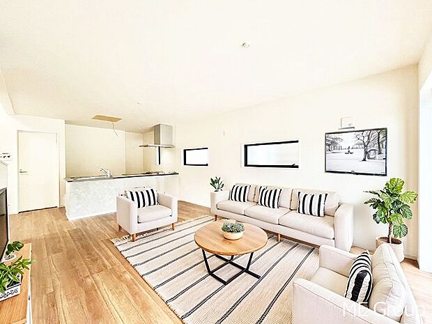 落ち着いた雰囲気のLDKは家族みんなの快適空間※家具はCGです