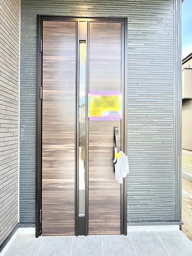 住まいの顔を演出する、玄関ドア。